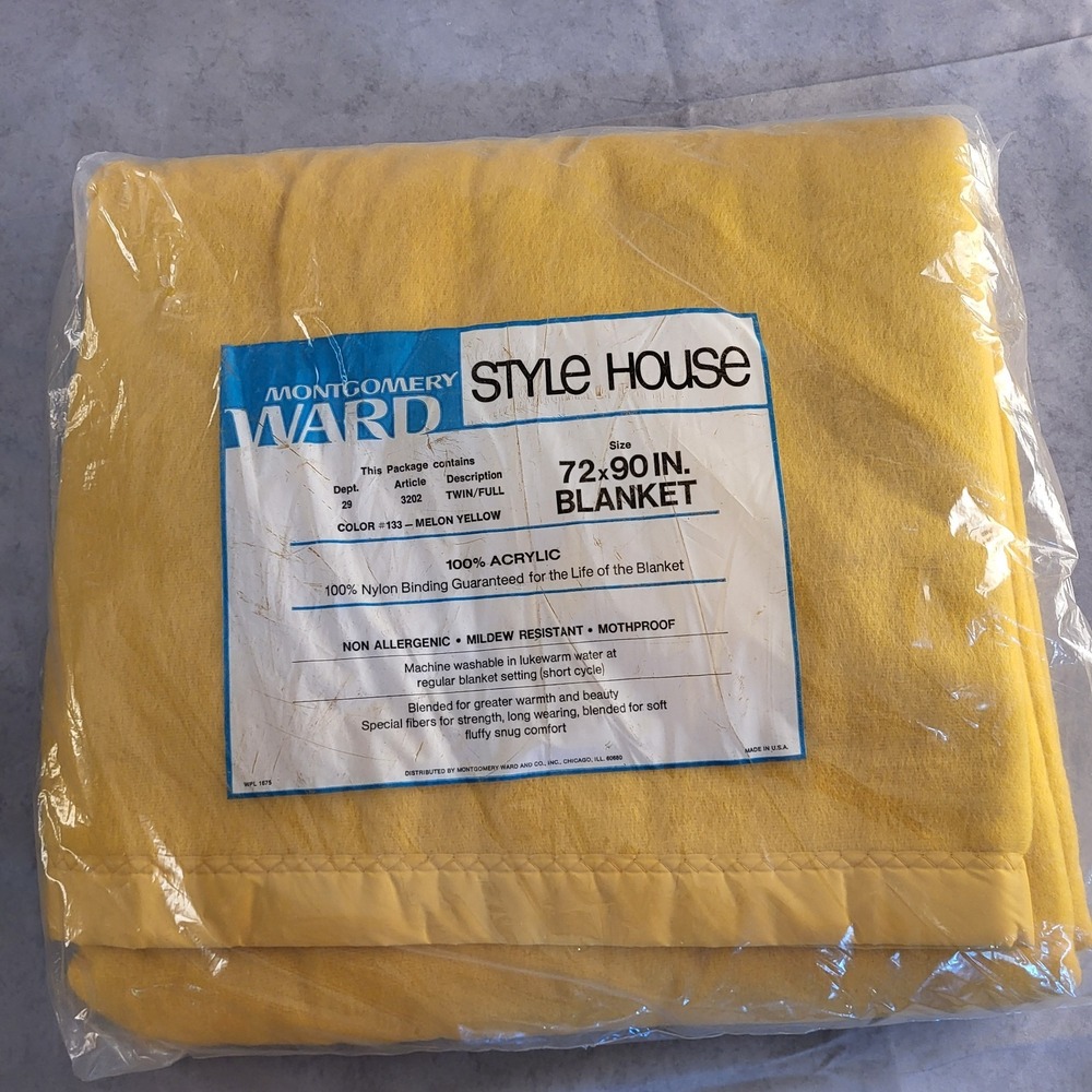 VTG Montgomery Ward Full 72 x 90 Satin Trim Acrylic Blanket Yellow Grannycore